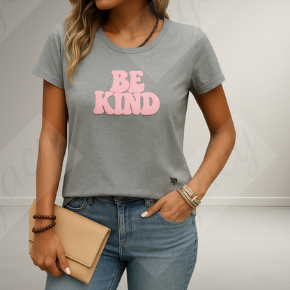 Be Kind. Damen T-Shirt Puff Edition/Nachhaltige Baumwolle-Adi Alex Legacy® - Adi-Alex-Legacy