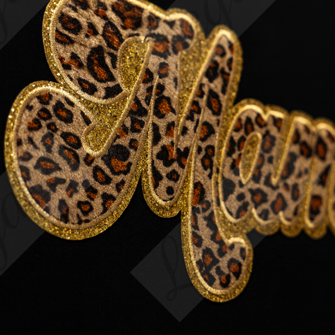 MAMA-T-Shirt mit Leopard Patch und Gold Glitter effekt - Adi-Alex-Legacy